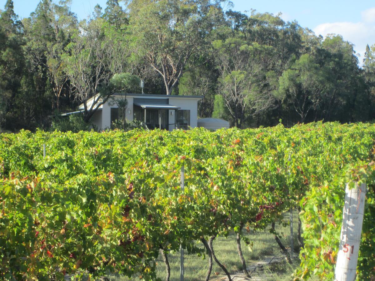 באלנדין Just Red Wines Cabins מראה חיצוני תמונה